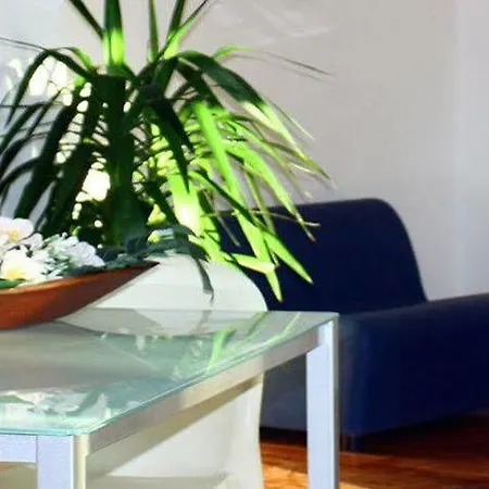 Aparthotel Avana *